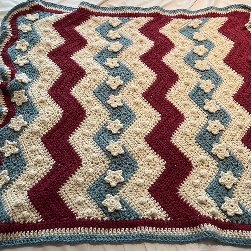 Crochet throw - Picture 3 of 3